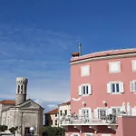 Piran Great Terrace Facing Sea !