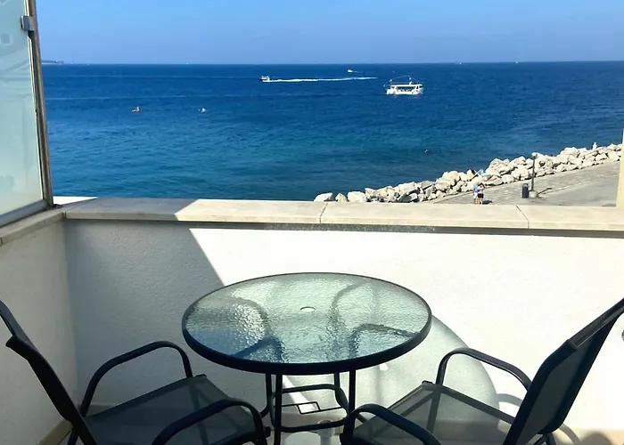 Piran Great Terrace Facing Sea !
